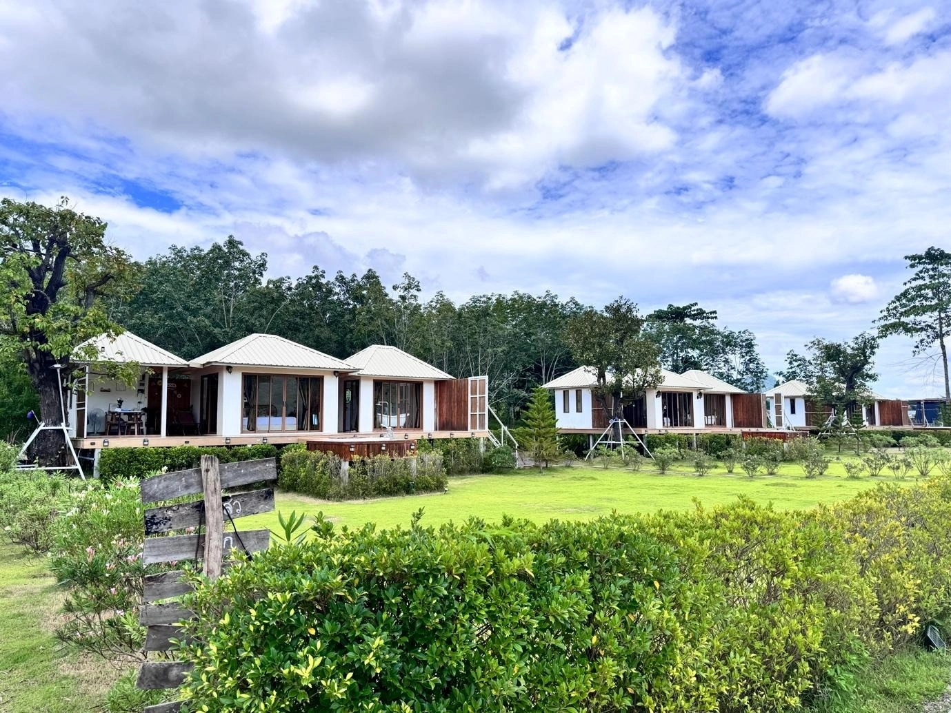 THE VILLA LAKE VIEW